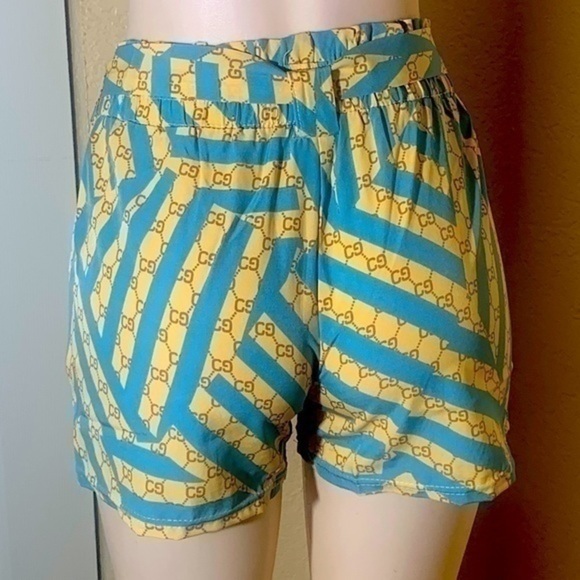 Monogram color way and tie-front lShorts with Pockets - Picture 3 of 5
